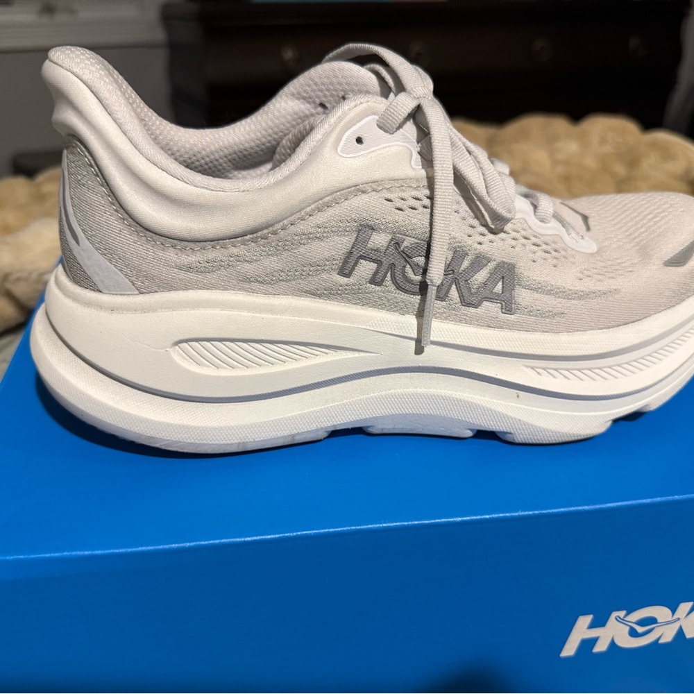 Hoka Bondi 9 Sneakers in Stardust silver